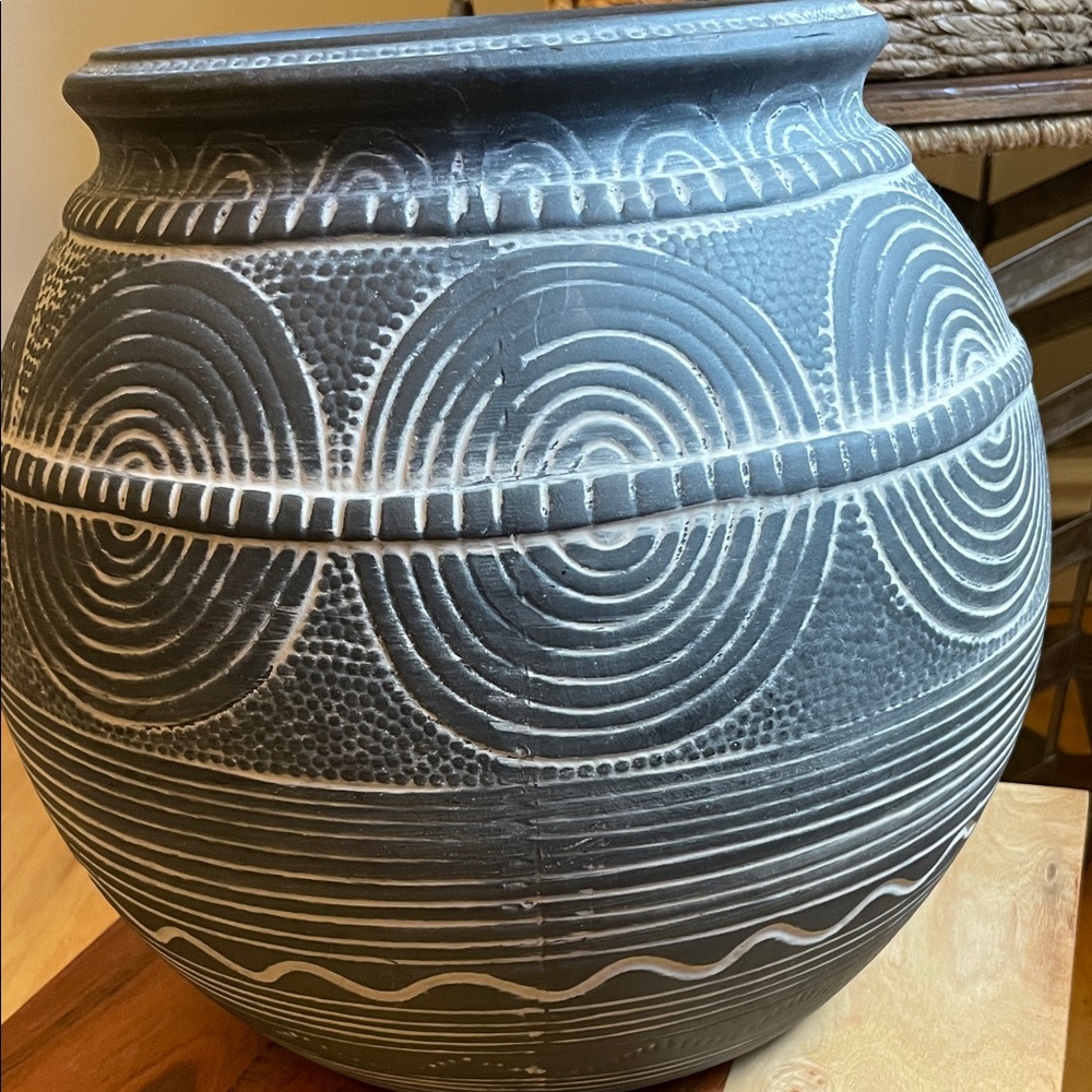 Handcrafted Gray and White Large Ceramic Planter…new, unused - Picture 4 of 10